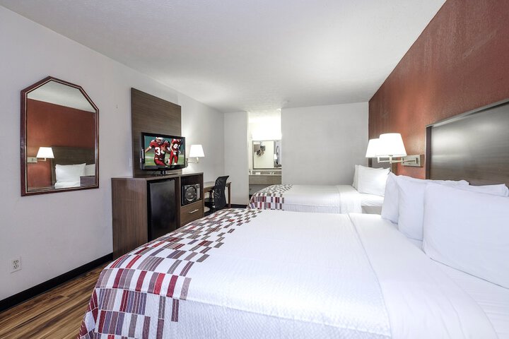 Deluxe 2 Double Beds Accessible (4 of 4)