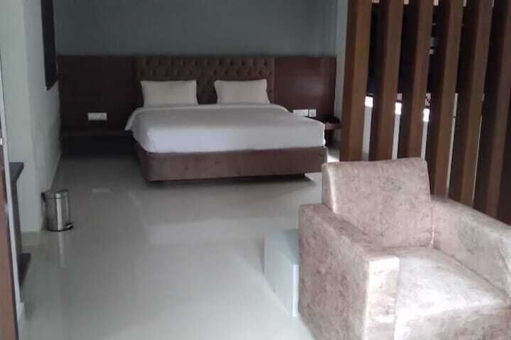Room 3 of 27