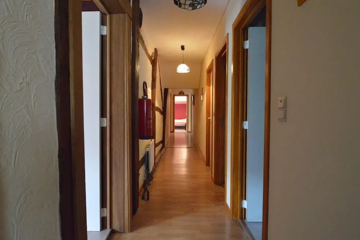 Room 9 of 18