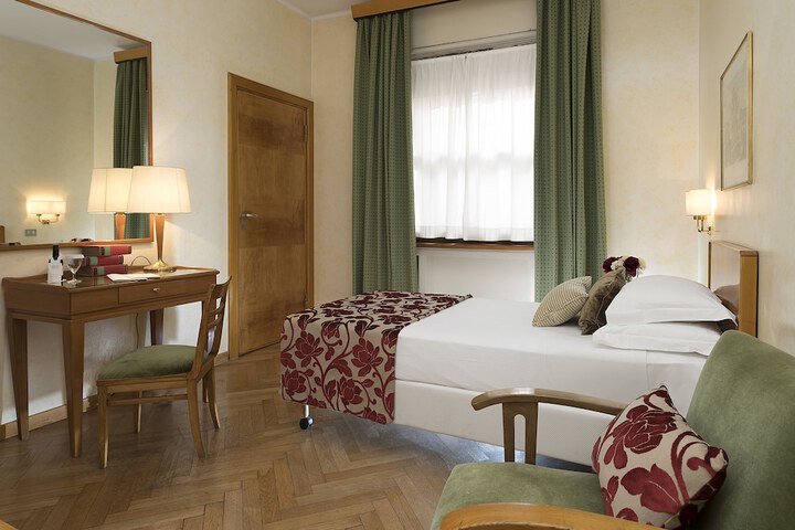 Room 53 of 161