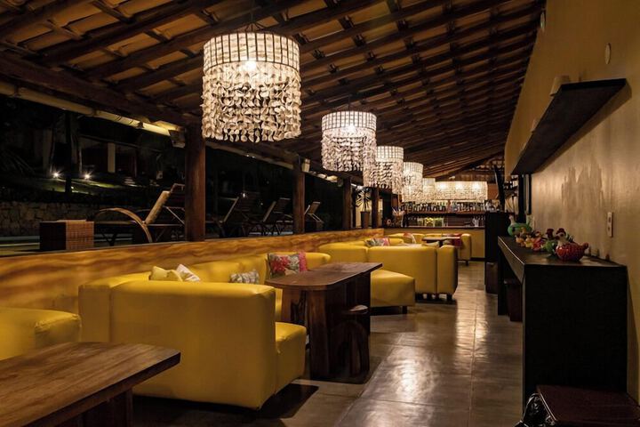 Lounge 93 of 112