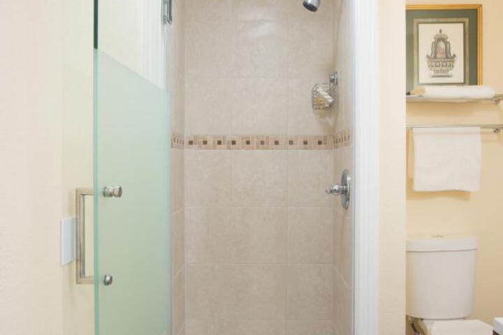 2 Double Beds Accessible (3 of 8)