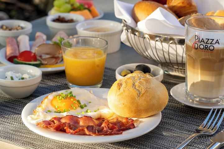 Breakfast/Coffee Service 47 of 72