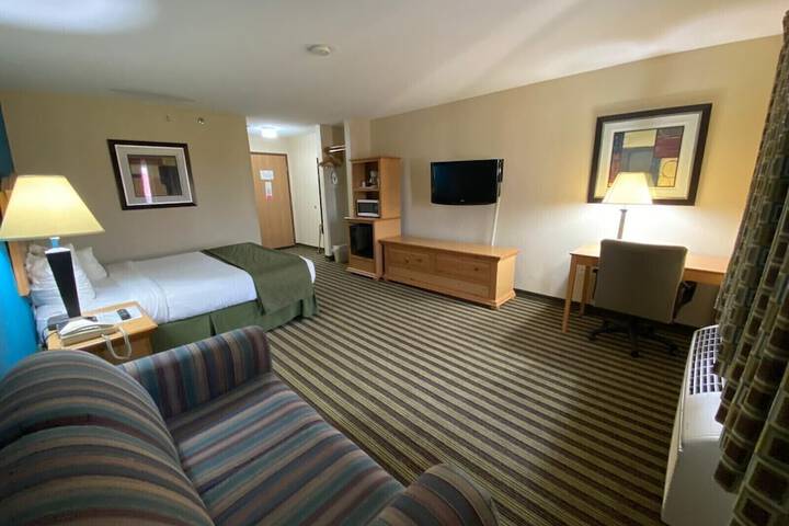 Queen Bed Accessible (6 of 16)