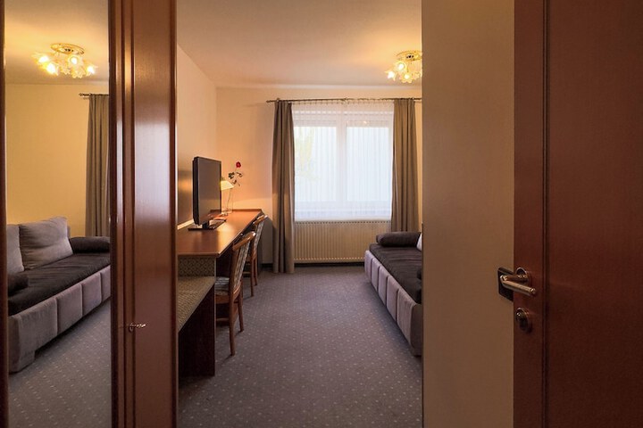 Room 11 of 42