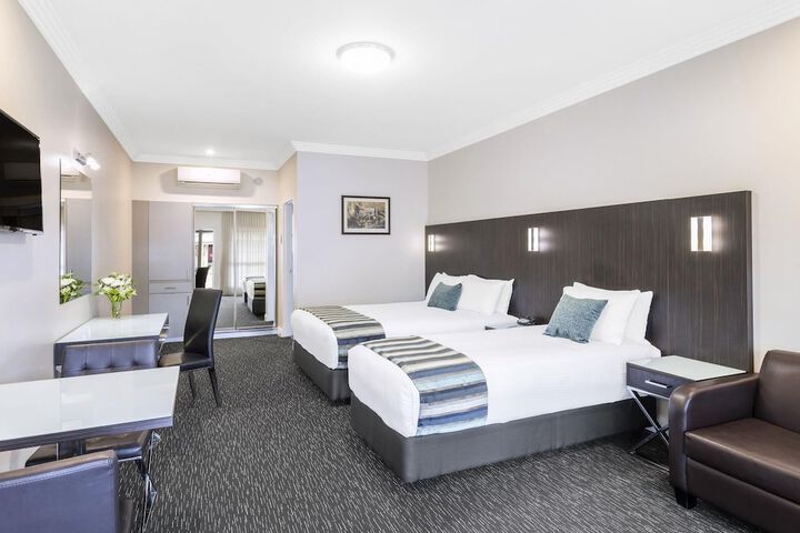 Room 9 of 38