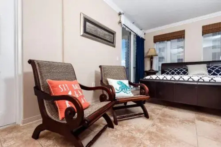 Room 4 of 11