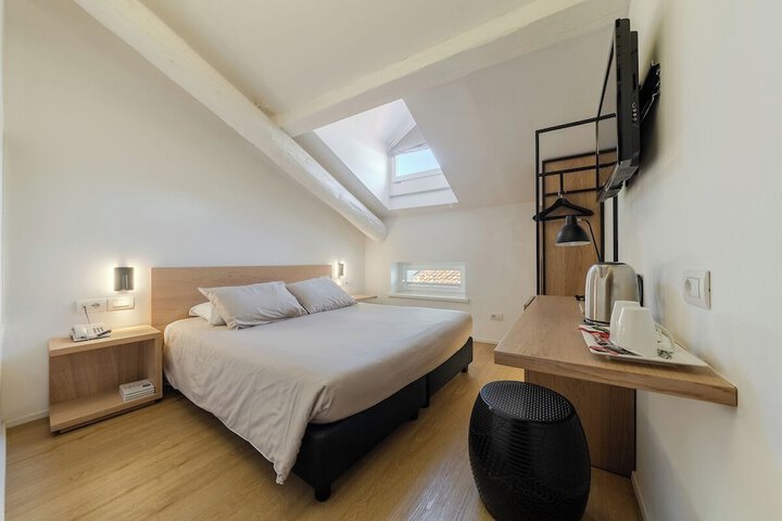 Room 46 of 146