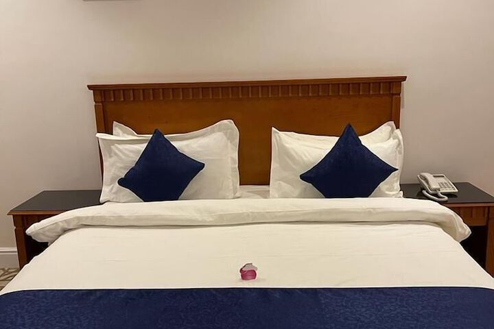 Room 16 of 34