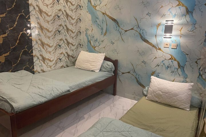 Room 4 of 11