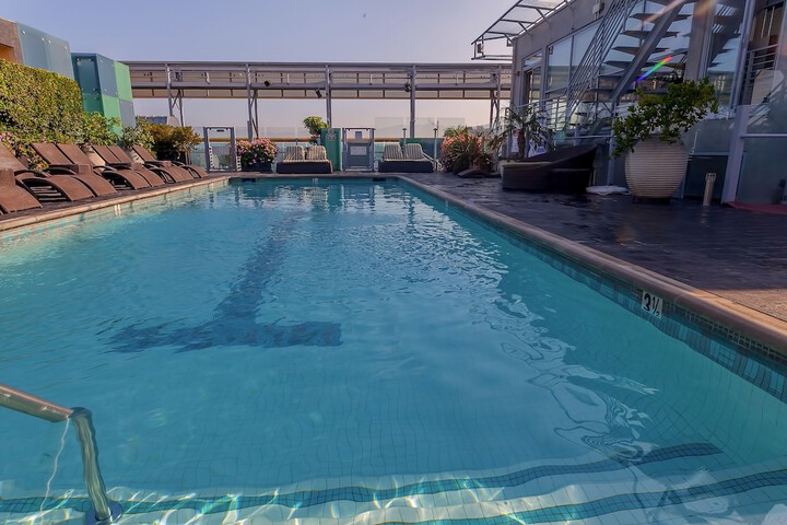 Pool 22 of 32