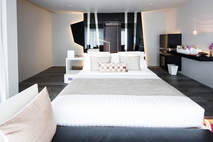Room 4 of 94