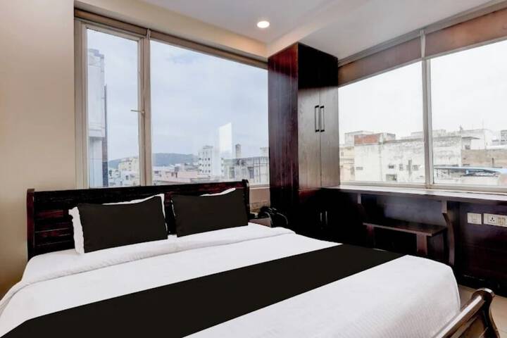 Room 10 of 11