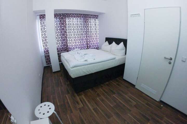Room 17 of 150