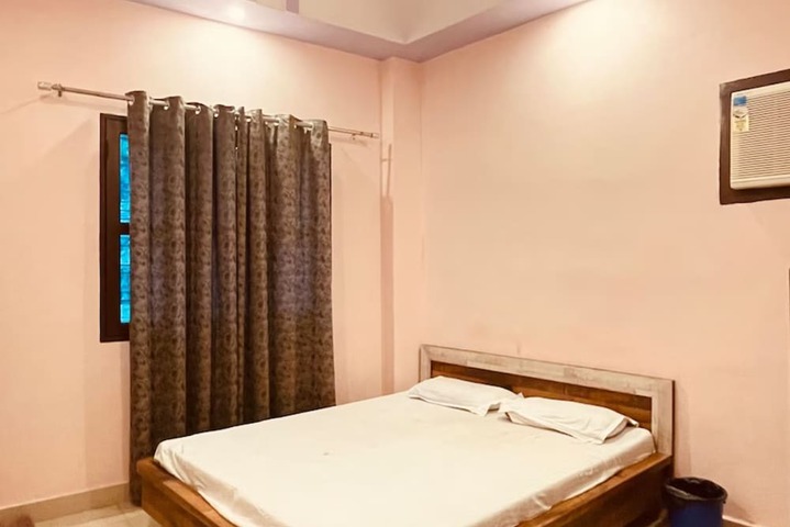 Room 8 of 14