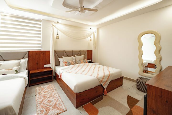 Room 9 of 35