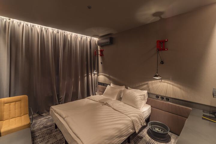 Room 9 of 33