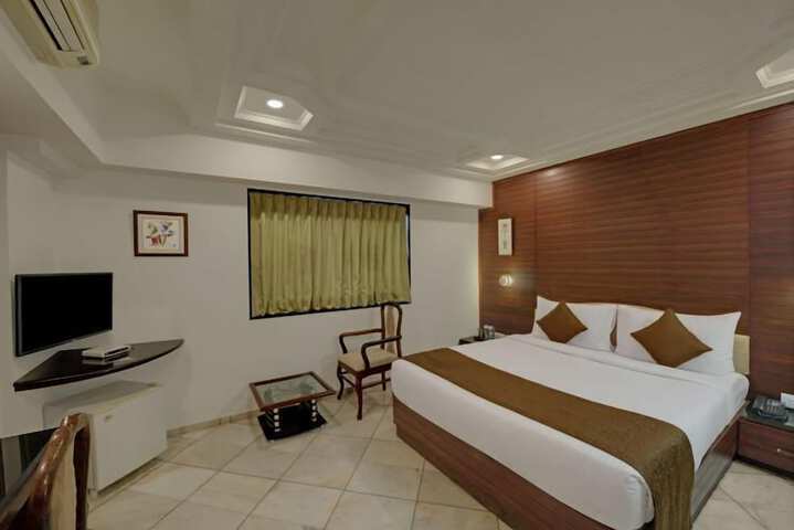 Room 9 of 19