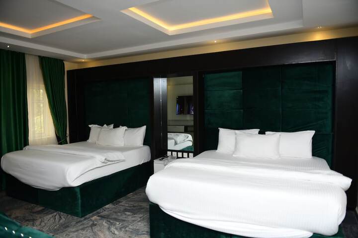 Room 14 of 28