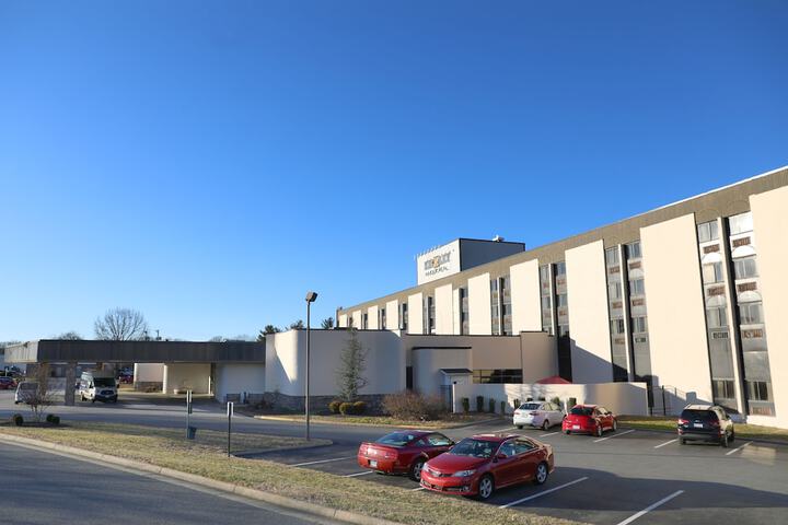 Kirkley Hotel Lynchburg Va 2900 Candlers Mountain Rd