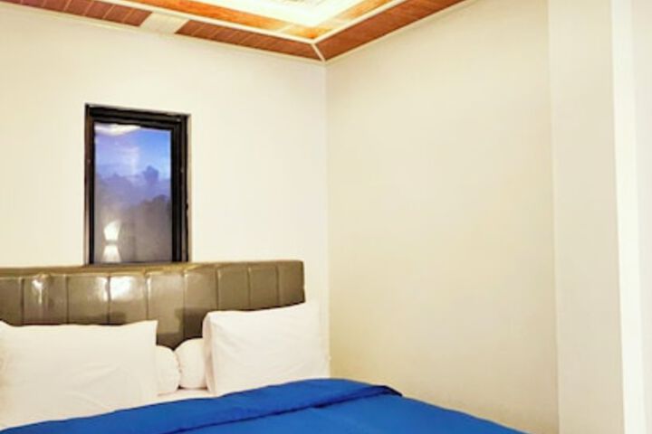 Room 4 of 53