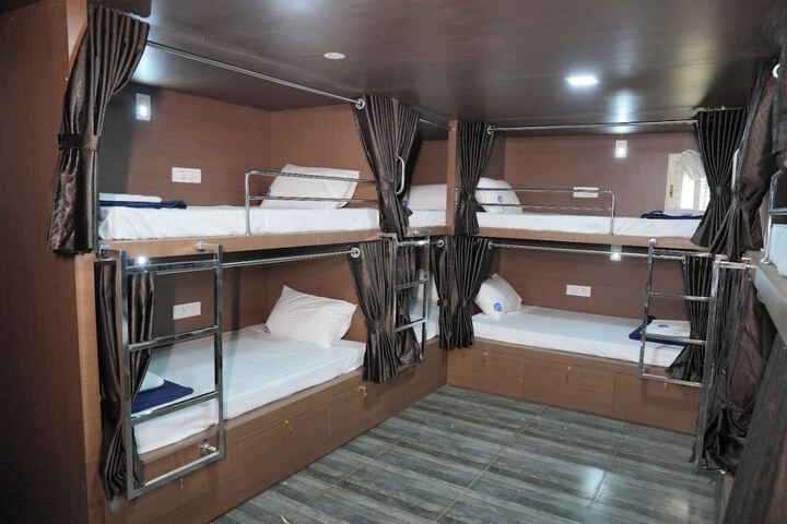 Room 11 of 28