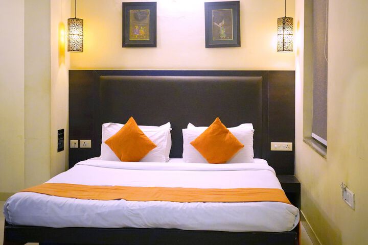 Room 9 of 21