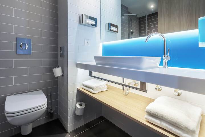Room 16 of 53