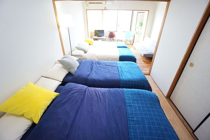 Room 11 of 30