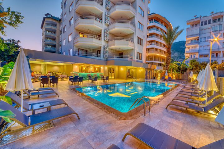 Hotel Pool