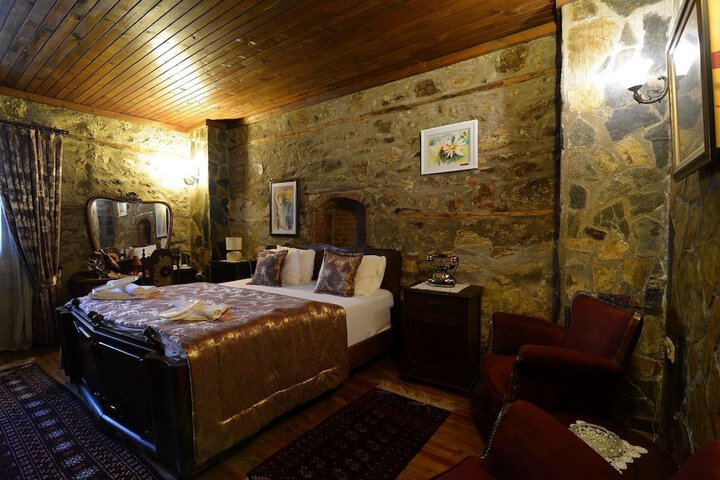 Room 2 of 39