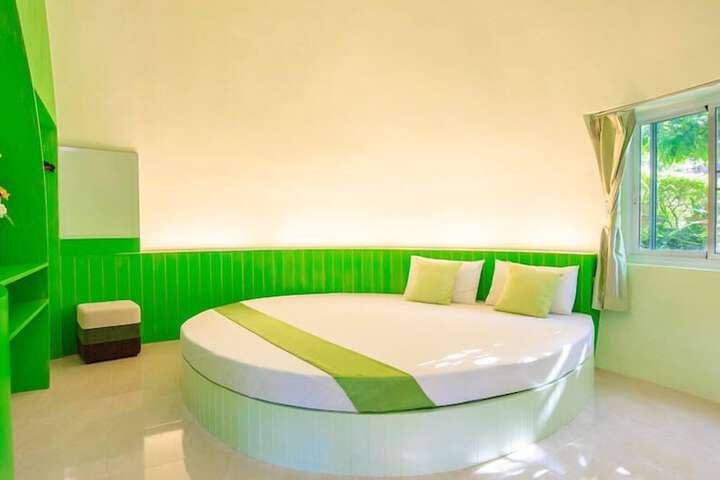 Room 28 of 65