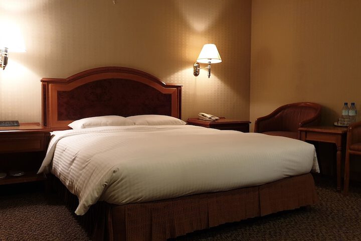 Room 12 of 30