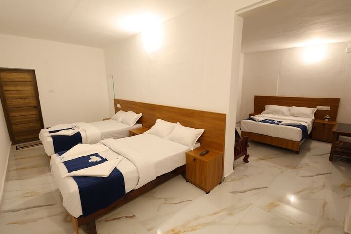 Room 10 of 103