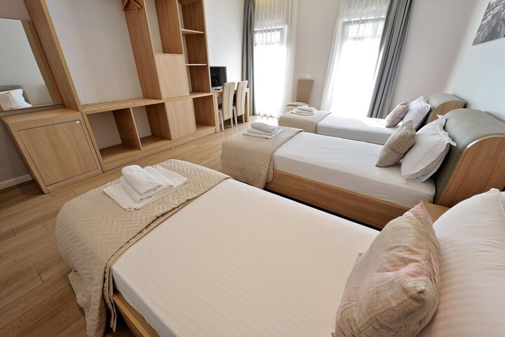 Room 25 of 53