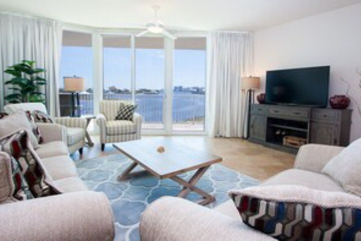 Modern Two Bedroom Facing Ono Island - Unit Crd0208