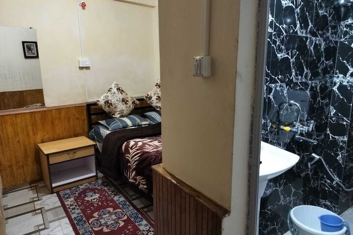 Room 17 of 77
