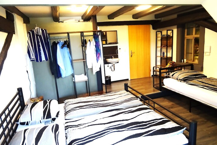 Room 213 of 442