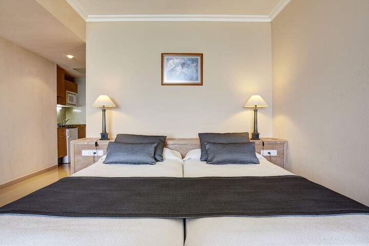 Room 6 of 48