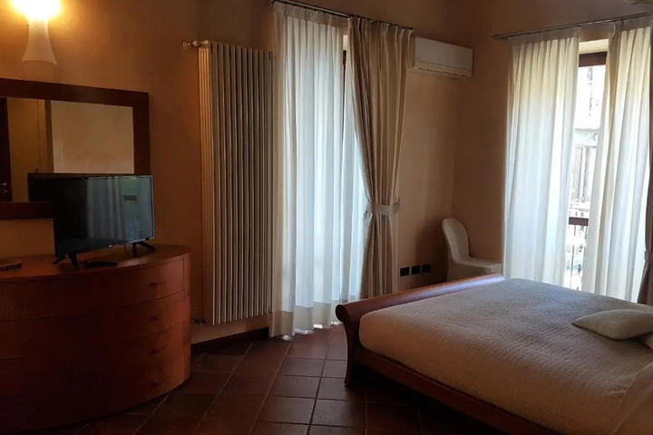 Room 3 of 13