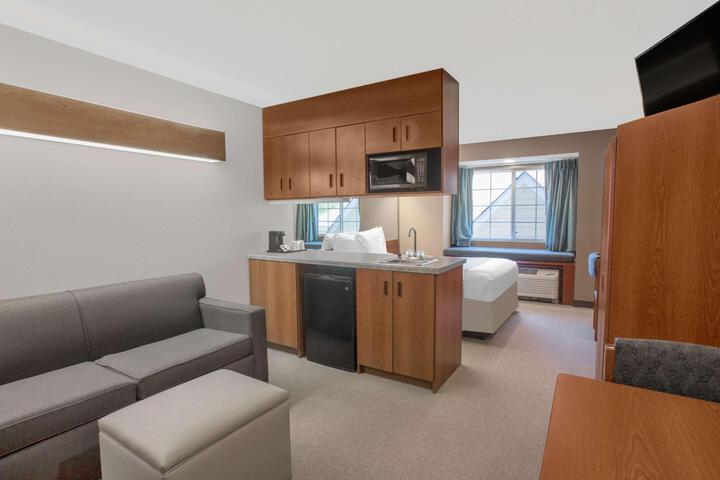 1 Queen Bed (6 of 16)