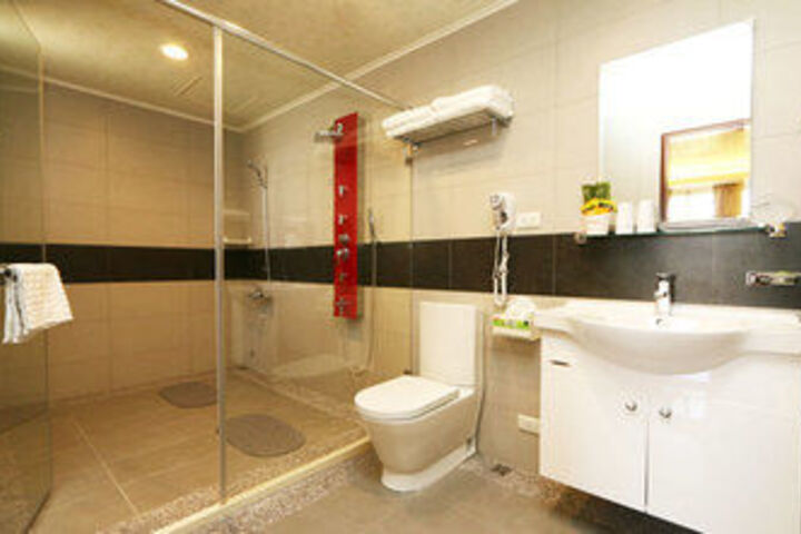 Room 2 of 20