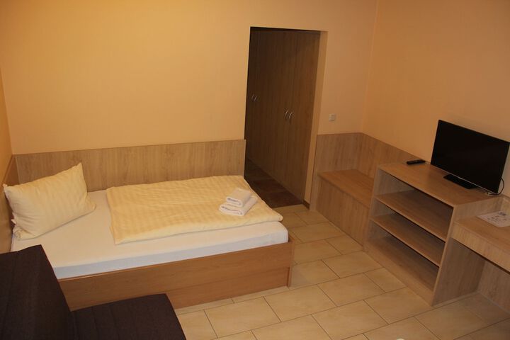 Room 16 of 42