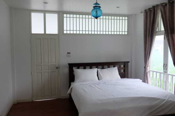 Room 6 of 26