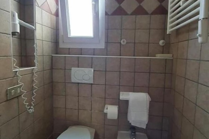 Room 44 of 61