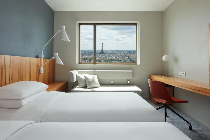 Room 52 of 101