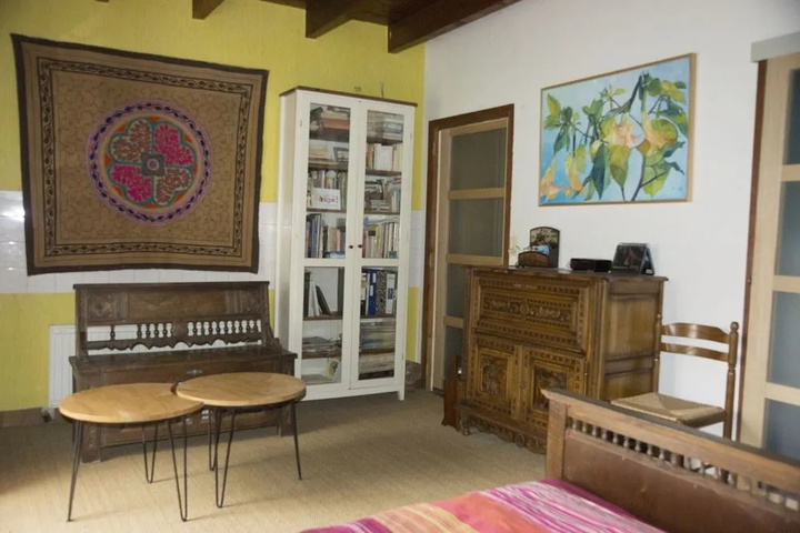 Room 6 of 10