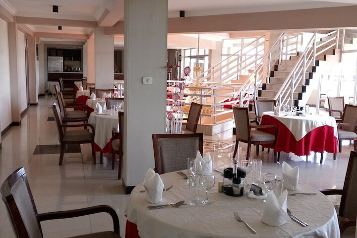 Dining 17 of 26