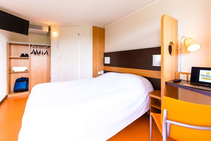 Room 12 of 32