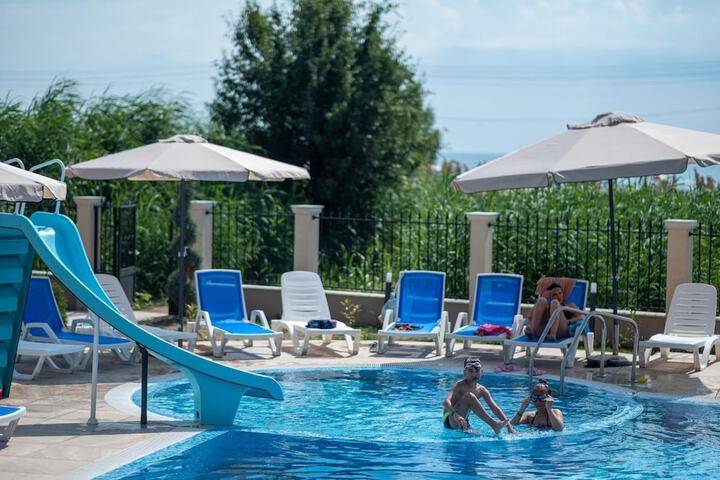 Pool 22 of 51